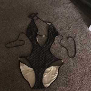 VS monokini